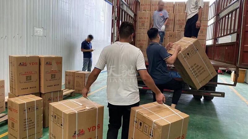 88个天驰液氮罐发往蒙古