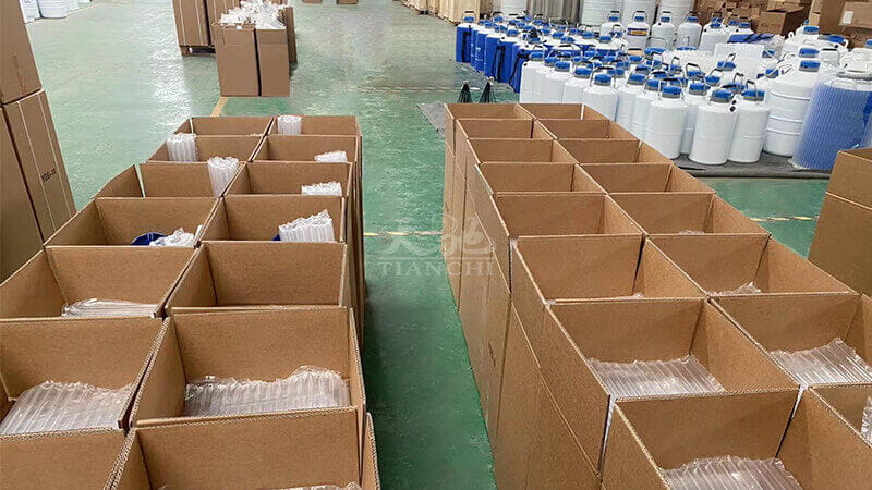 发往菲律宾的天驰液氮罐正在装车-2