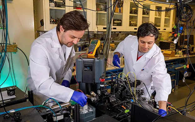 芝加哥大学蛋白量子比特突破，大容量生物液氮罐护航样本研究